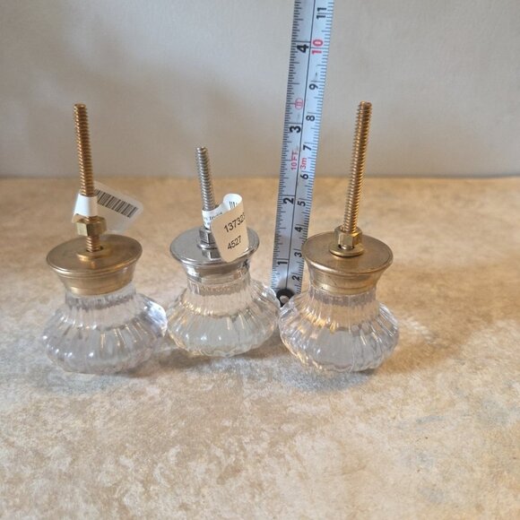 Lot of 3 Crystal Glass Ribbed Drawer Knobs 2 Gold-tone 1 Silver-tone - Picture 7 of 7